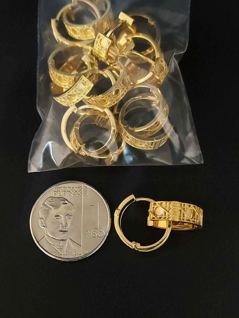 18k gold pawnable earrings (Category: Earrings) located in Manila. Submitted by luxesparks (Listing ID 1462385395, Image 3). Description: .