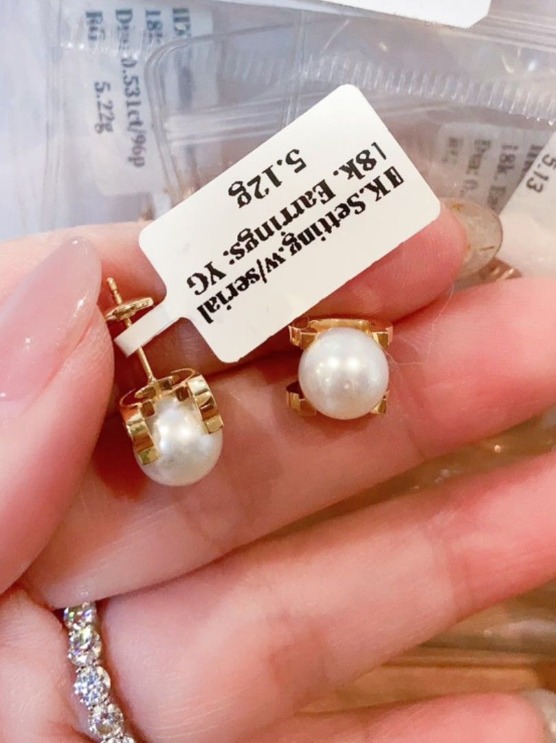 18k yg crtr pearl earrings hk setting (Category: Earrings) located in Manila. Submitted by luxesparks (Listing ID 1462383873, Image 1). Description: .