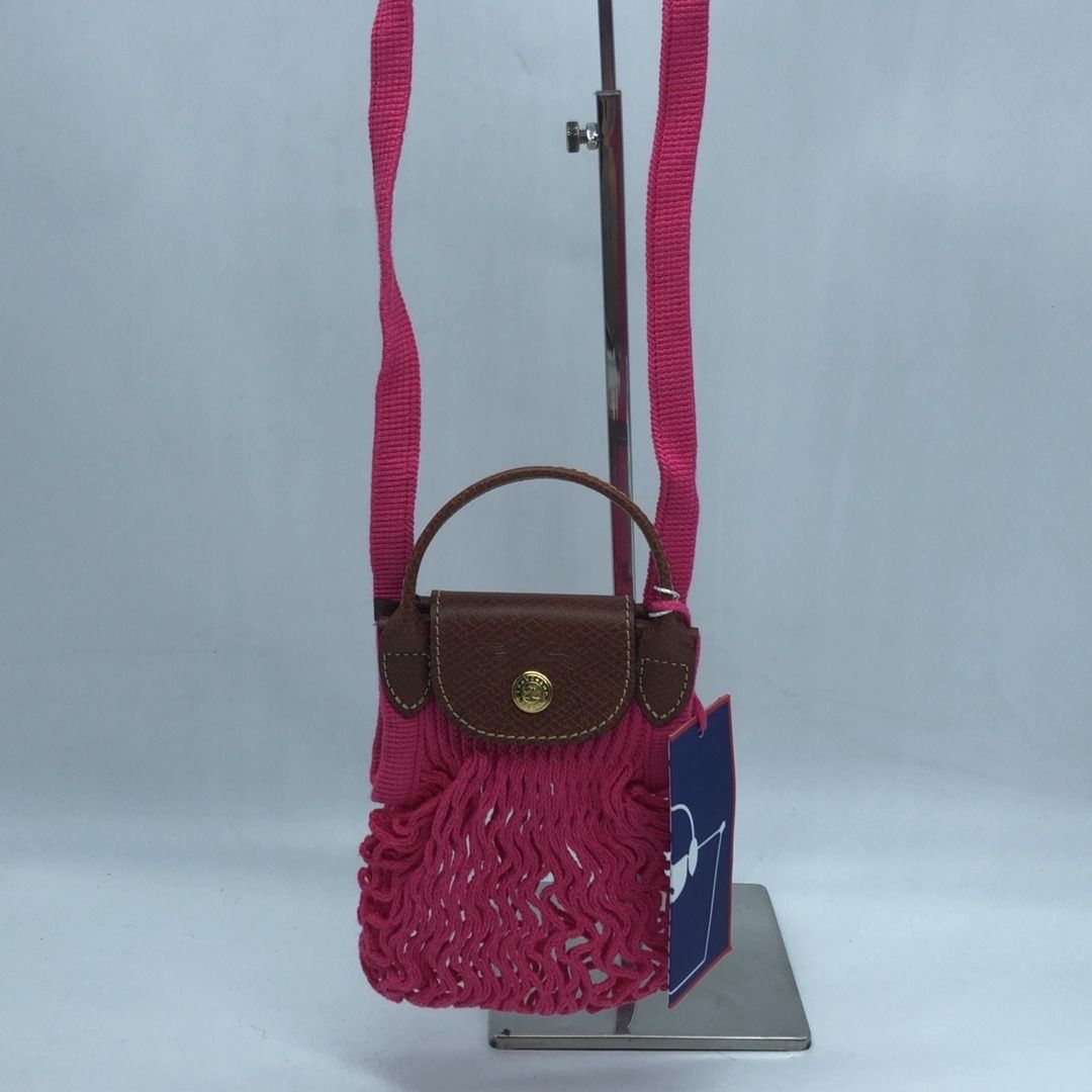 267008964 LONGCHAMP BAG SMALL KNIT PINK (Category: Luxury Bags & Wallets) located in Taguig. Submitted by ecoring.ph (Listing ID 1462280900, Image 1). Description: ◆CONDITION: AB ◆DESCRIPTIONS: (Other defects/info:) OVERVIEW: The flap and top handle of the bag have minimal scratches and press marks. The rubber lining of the bag has a minor crack. Overall, the bag remains in good, new condition. ◆SIZE: ⁎WIDTH: 15cm. (approximately only) *HEIGHT: 1