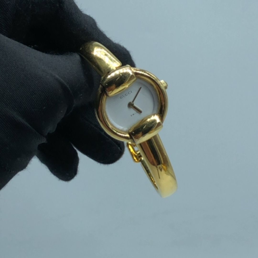267009057 GUCCI WATCH 1400L (Category: Luxury Watches) located in Taguig. Submitted by ecoring.ph (Listing ID 1462280019, Image 1). Description: ◆CONDITION: B- ◆DESCRIPTIONS: (Other defects/info:) The bezel, case back, end pieces, crown, wrist bangle, and clasp of the watch are scratched, have minimal dents, stains, dirt, and oxidation, and show signs of use. The screws at the end pieces and closing area of the watch are faded, dented, scratched,