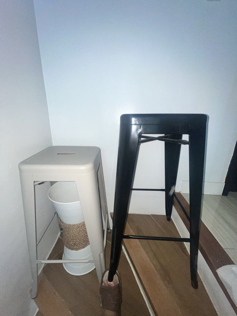 2 Metal Bar Stool as pack (Category: Chairs) located in Quezon City. Submitted by vertow (Listing ID 1462360618, Image 2). Description: 2pcs Never been used: unfit on out bar Selling as pack 2,500 fixed - Sleek white and black metal bar stool - Backless design - Square seat with convenient handle cutout - Angled legs for enhanced stability - Height: 76cm - Ideal for kitchen counters and bar areas - Durable and built to last.