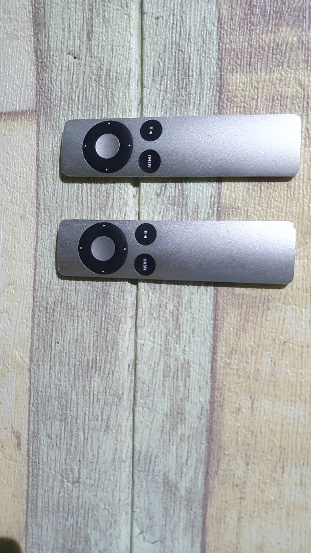 2 x Apple Aluminum Remote Control for iPod iPhone Mac (Category: Other Gadgets) located in Cebu City. Submitted by gelmarbrig15075 (Listing ID 1462434311, Image 1). Description: - Selling 2 Apple aluminum remote controls (classic click wheel design). - Excellent for controlling music, presentations, and more from a distance. - Both remotes are in good working condition. - Compatible with various Apple devices. - Get both for a fantastic price!.