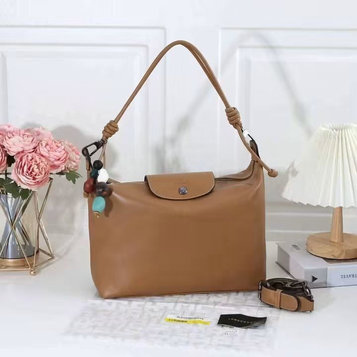 2way strap bag (Category: Shoulder Bags) located in Manila. Submitted by raredeer-4deb4e (Listing ID 1462336869, Image 2). Description: .