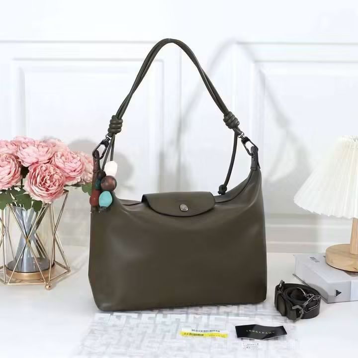 2way strap bag (Category: Shoulder Bags) located in Manila. Submitted by raredeer-4deb4e (Listing ID 1462336869, Image 3). Description: .