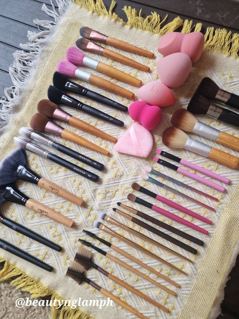 37pcs Premium Make Up Brush & Sponges Set (Category: Makeup) located in Quezon City. Submitted by floreskari78555 (Listing ID 1462384229, Image 3). Description: FOR SALE: 37-Piece Premium Makeup Brush & Sponge Sets 💄✨ Guaranteed high-quality and MUA-approved! Get a complete branded toolkit for a flawless finish. ​Inclusions: ​Premium Brushes: Fan Highlight, Foundation, Bronzer, Blush, Eyeshadow, Concealer, Angled Liner, Eyebrow, Smudge, Spoolie 