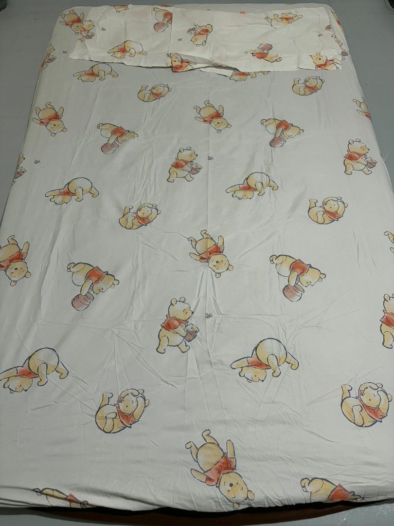 3 in 1 Bedsheet Pooh (Category: Bedding & Towels) located in Pateros City. Submitted by lovealy_07 (Listing ID 1462273076, Image 1). Description: Brandnew double to Queen Size with 2 pillowcases.