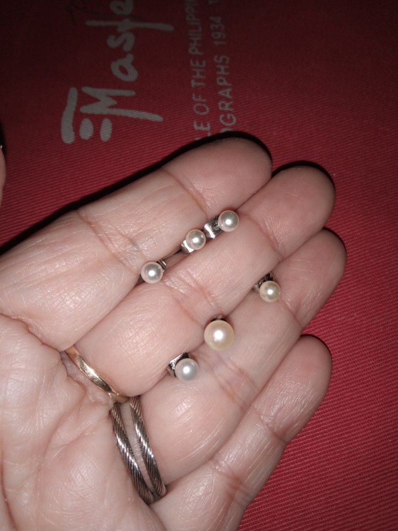 6 PCs fresh water pearl stud earrings (Category: Earrings) located in Quezon City. Submitted by eidorableshop (Listing ID 1462273875, Image 1). Description: .
