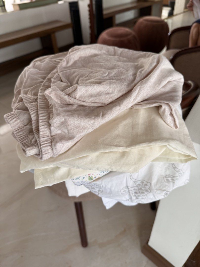 7 pcs Baby Fitted Sheets (Category: Bed Guards) located in Mandaluyong City. Submitted by fairygodmotherwand (Listing ID 1462271875, Image 3). Description: Standard size for baby crib and bassinet.