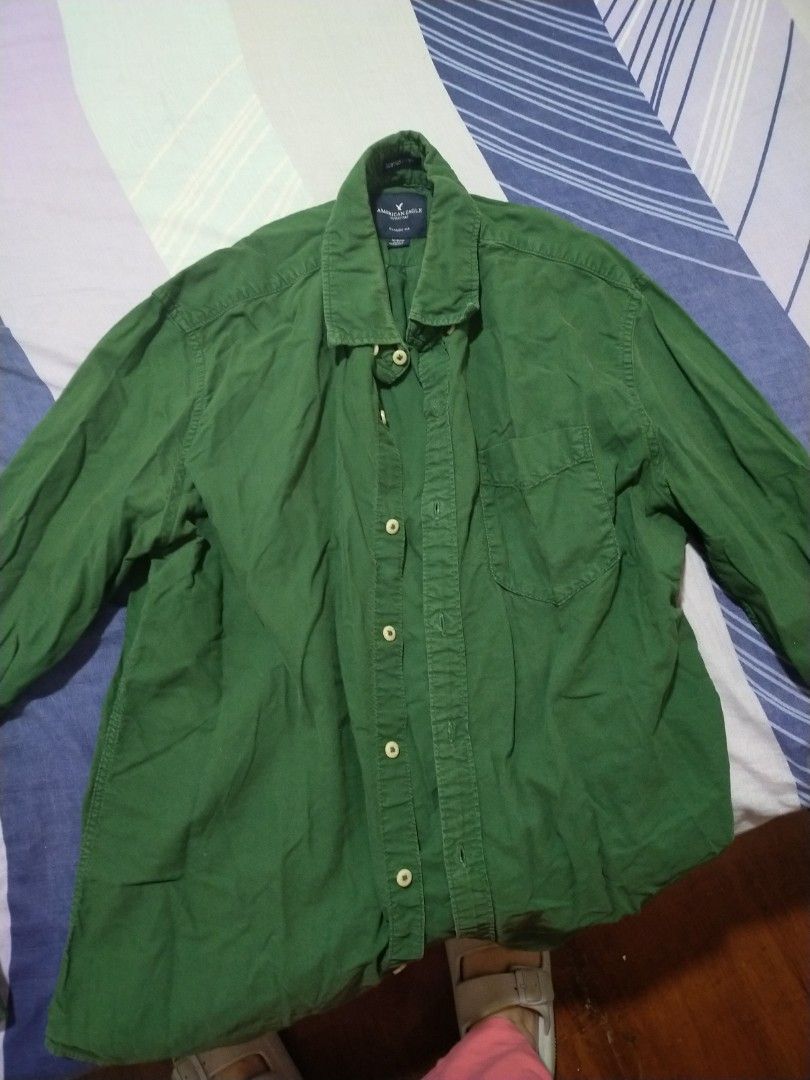 👔 American Eagle Olive Green Button-Down Shirt (Category: Tshirts & Polo Shirts ) located in Paranaque City. Submitted by gentle.declutter (Listing ID 1460982303, Image 3). Description: Brand: American Eagle Outfitters Line: Seriously Soft — premium ultra-soft fabric Fit: Classic Fit — relaxed, comfortable cut Size: M / Medium Color: Deep olive green Style: Long-sleeve, collared, full button-front, chest pocket, lightweight soft fabric — great f