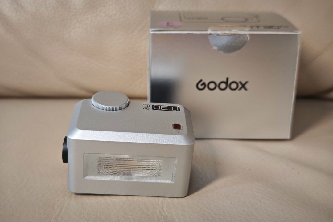 [接近全新] Godox IT30pro TTL 閃光燈+ TR熱靴增高角度座 （富士） （分類：閃光燈）位於 Hong Kong。 由 nights.lam 提交（商品編號 1462271727，圖片 3）。簡介： [接近全新] Godox IT30pro TTL 閃光燈 + TR熱靴增高角度座 （富士） Godox IT30Pro 已經貼了玻璃螢幕貼。只有試機過一次，接近全新。。