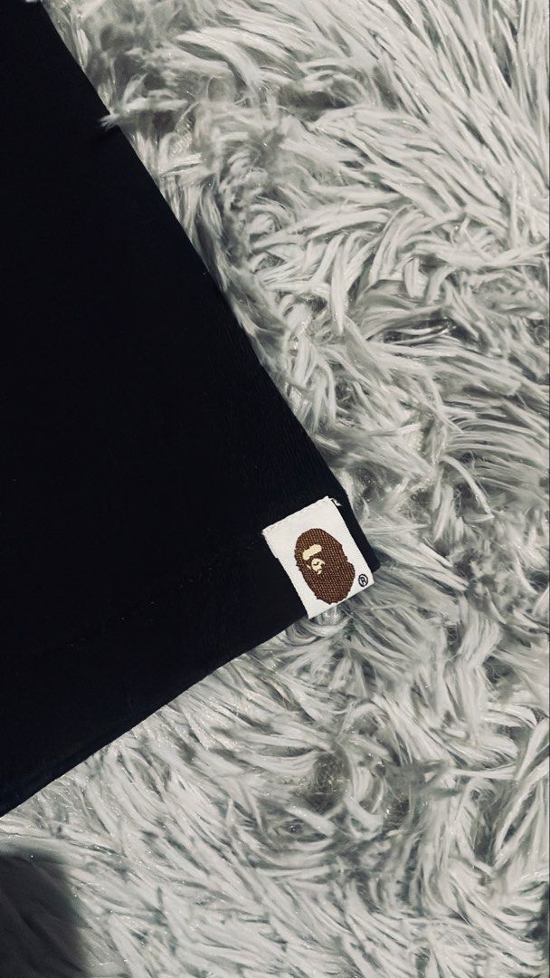 A Bathing Ape Black T-Shirt Size L (Category: Tshirts & Polo Shirts ) located in Cebu City. Submitted by johnova18 (Listing ID 1462435058, Image 3). Description: Bape Black Pocket Tee Authentic ✅ Size: Large Width: 21.5 Length: 29 Color rate: 9.8/10 Excellent condition 2500 + shipping fee Location: Cebu City .