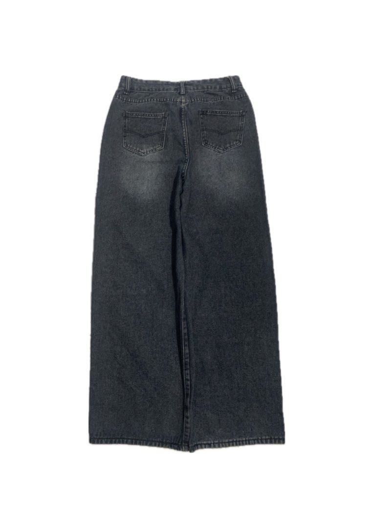 Acid Wash Baggy Jeans (Category: Jeans) located in Naga. Submitted by dunxx (Listing ID 1462302164, Image 2). Description: ACID WASH BAGGY PANTS ISSUE: MINIMAL SCRATCH / SMALL STAIN WAIST: 30.5 THIGH: almost 13 LENGTH: 41 LEG OPENING: 10.5 1st photo: w/ out flash 2nd photo: w/ flash COURRIER: JNT MOP: GCASH.