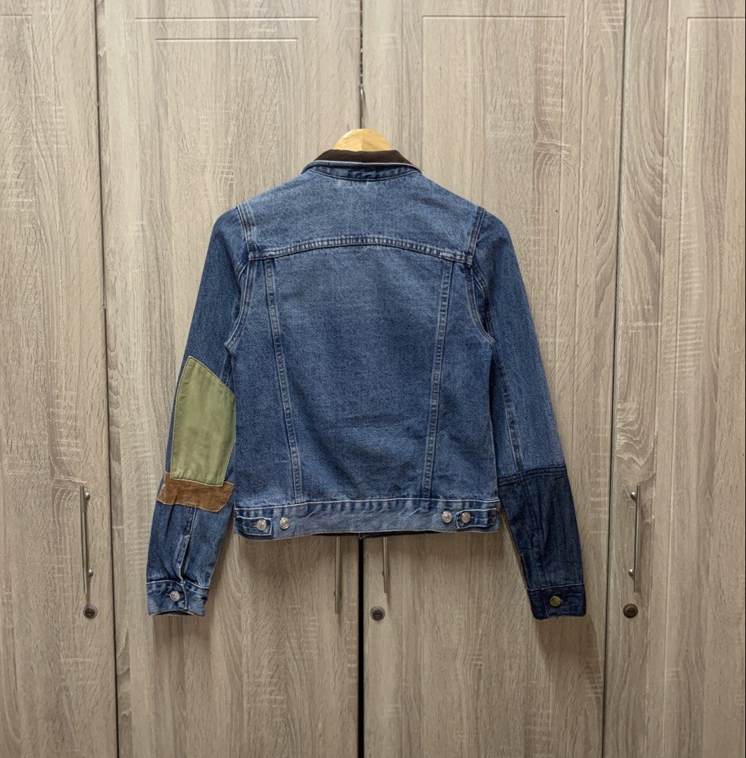 Acne Studios Denim Jacket elbow Patch Size Small (Category: Luxury Apparel) located in Bocaue. Submitted by mndzeey (Listing ID 1462354681, Image 2). Description: Acne Studios Denim Jacket elbow Patch Size Small Dimensions Width -17 Length -21.5 As new Cut wash tag only Note: Yung isang button po sa sleeve ganun po talaga sya nung nakuha ko .