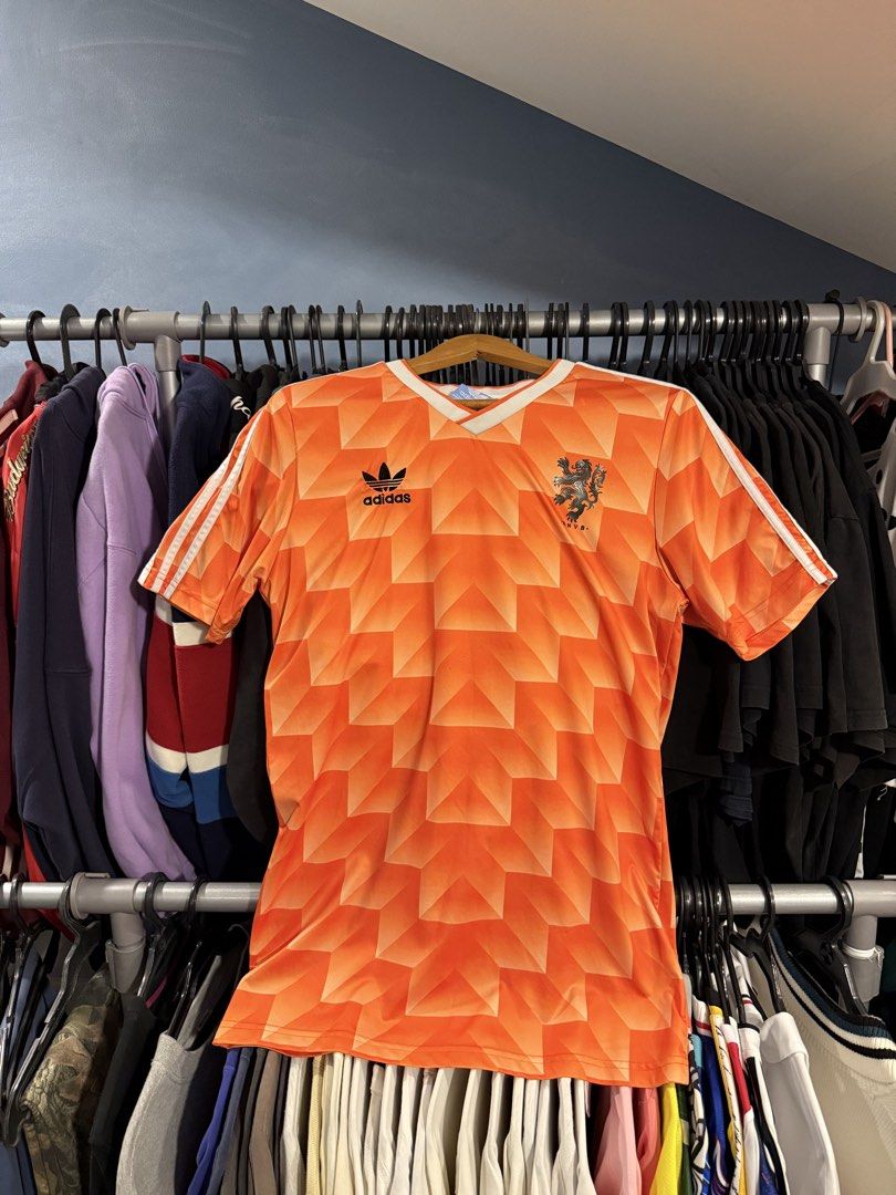Adidas Netherlands 1988 kit (Category: Activewear) located in Santa Rosa. Submitted by rgnrvn300 (Listing ID 1462359540, Image 1). Description: 1988 netherlands home kit Price: 600 Size: L Width: 20 Length: 30 Color rate: 10/10 Condition: 9/10 Issue: scuff on the printed number Shipping thru J&T.