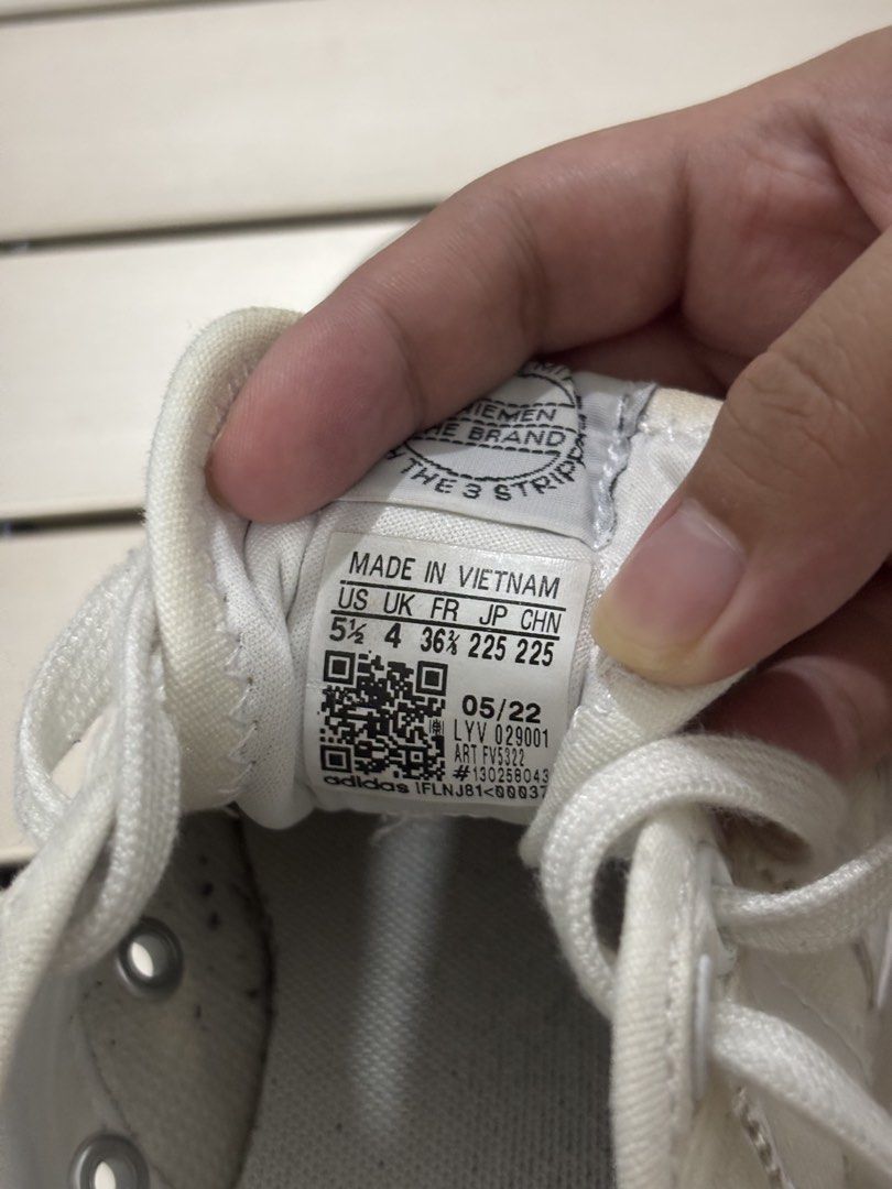 Adidas Nizza Platform Shoes White (Category: Sneakers) located in Manila. Submitted by lai.p (Listing ID 1462374582, Image 3). Description: - White Adidas Nizza Platform shoes - Size: 4 UK / 36 EU / 225 JPN - Made in Vietnam - Features some dirt marks on front canvas and soles - White laces - Perfect for casual everyday wear.