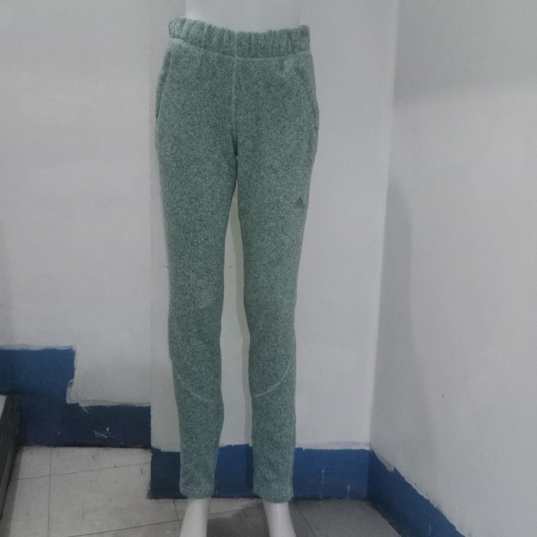 Adidas Sweatpants (Category: Other Bottoms) located in Manila. Submitted by shoekendi (Listing ID 1462281982, Image 2). Description: looks new.