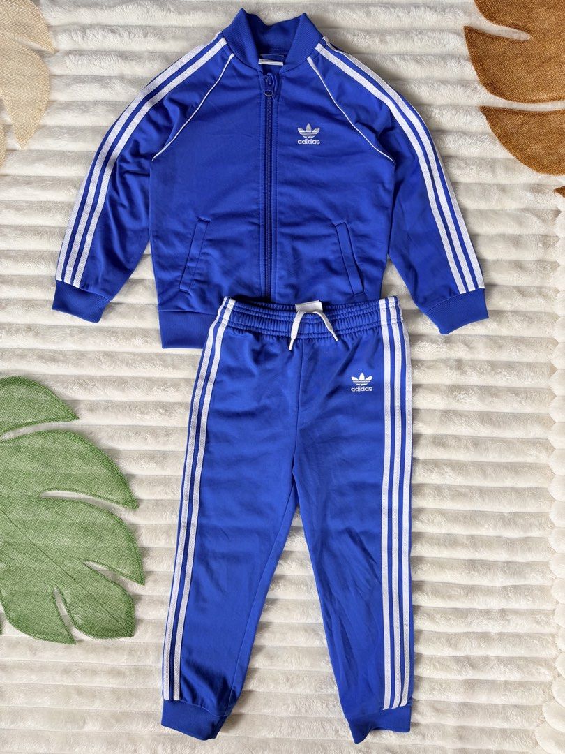 Adidas tracksuit Terno Blue 3-4Y (Category: Babies & Kids Fashion) located in La Trinidad. Submitted by true_kidsclothing (Listing ID 1462284953, Image 1). Description: 𝙎𝙞𝙯𝙚 𝙤𝙣 𝙩𝙖𝙜: 100 / 3-4 yrs old 𝐌𝐢𝐧𝐞: ₱780 💯Legit / Authentic 📌Verygood used condition, with minimal signs of use , minimal lints pero solid pa pang gamit 📌Color rate: 9.8/10 .