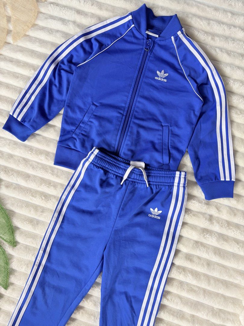 Adidas tracksuit Terno Blue 3-4Y (Category: Babies & Kids Fashion) located in La Trinidad. Submitted by true_kidsclothing (Listing ID 1462284953, Image 3). Description: 𝙎𝙞𝙯𝙚 𝙤𝙣 𝙩𝙖𝙜: 100 / 3-4 yrs old 𝐌𝐢𝐧𝐞: ₱780 💯Legit / Authentic 📌Verygood used condition, with minimal signs of use , minimal lints pero solid pa pang gamit 📌Color rate: 9.8/10 .