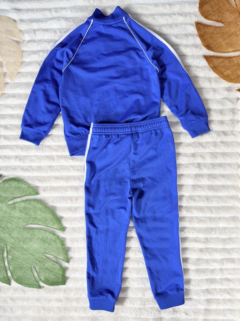 Adidas tracksuit Terno Blue 3-4Y (Category: Babies & Kids Fashion) located in La Trinidad. Submitted by true_kidsclothing (Listing ID 1462284953, Image 2). Description: 𝙎𝙞𝙯𝙚 𝙤𝙣 𝙩𝙖𝙜: 100 / 3-4 yrs old 𝐌𝐢𝐧𝐞: ₱780 💯Legit / Authentic 📌Verygood used condition, with minimal signs of use , minimal lints pero solid pa pang gamit 📌Color rate: 9.8/10 .
