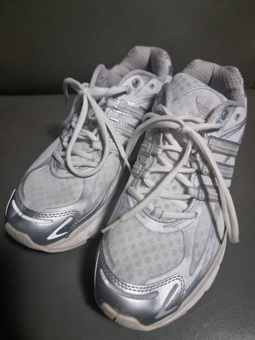 Adistar (Category: Sneakers) located in Baguio. Submitted by yumiii07 (Listing ID 1462432535, Image 3). Description: size 9.5. 27.5 cm.