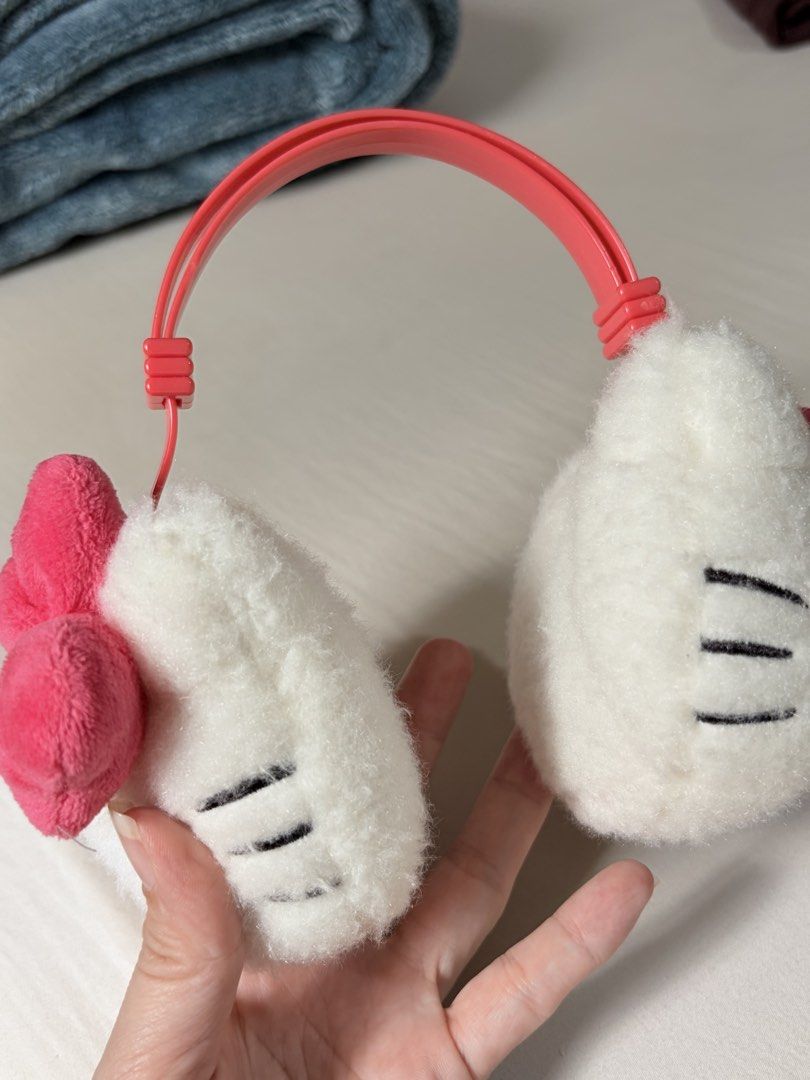 Adjustable Hello Kitty Ear muffs (Category: Babies & Kids Fashion) located in Lipa City. Submitted by ellajaem (Listing ID 1462301822, Image 3). Description: Fits 3-9 years old. Bought in Japan.