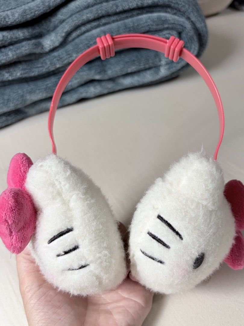 Adjustable Hello Kitty Ear muffs (Category: Babies & Kids Fashion) located in Lipa City. Submitted by ellajaem (Listing ID 1462301822, Image 2). Description: Fits 3-9 years old. Bought in Japan.