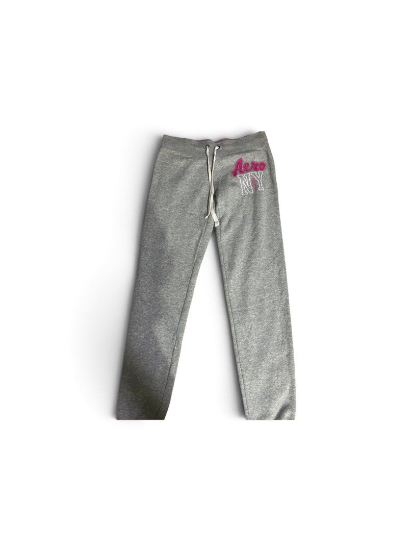 Aero NY Grey Sweatpants (Category: Other Bottoms) located in Valenzuela. Submitted by sam_tnb17 (Listing ID 1462383125, Image 1). Description: - Grey sweatpants with 'Aero NY' logo on left thigh - Comfortable drawstring waist - Soft and cozy material - Ideal for lounging or casual outings.