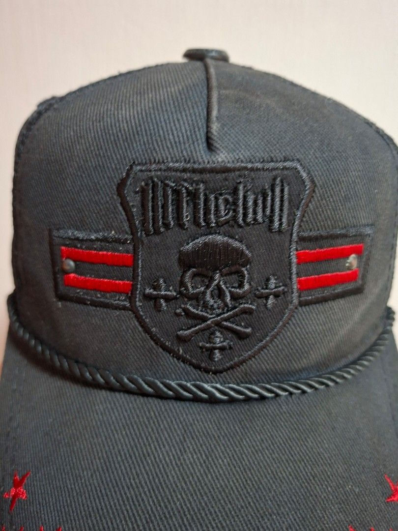 Affliction Black Trucker Cap with Red Skull Logo (Category: Caps & Hats) located in Taguig. Submitted by AlfonsoJaimepreloved (Listing ID 1462266781, Image 2). Description: Affliction Black Trucker Cap Adult / Snapback Embroidered / Cotton Polyester Black Colorway Issue : Color rate 8.5/10 but still presentable Price : 580 Location : ibayo Tipas Taguig City MOD : Lalamove / LBC / J&T at buyer expense MOP : Gcash Thank you.