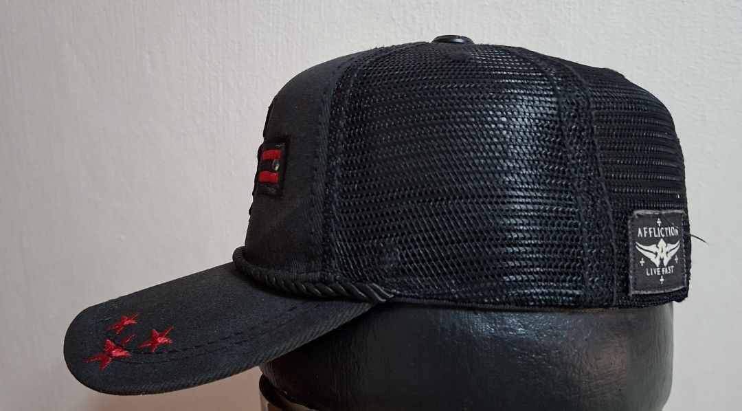 Affliction Black Trucker Cap with Red Skull Logo (Category: Caps & Hats) located in Taguig. Submitted by AlfonsoJaimepreloved (Listing ID 1462266781, Image 3). Description: Affliction Black Trucker Cap Adult / Snapback Embroidered / Cotton Polyester Black Colorway Issue : Color rate 8.5/10 but still presentable Price : 580 Location : ibayo Tipas Taguig City MOD : Lalamove / LBC / J&T at buyer expense MOP : Gcash Thank you.