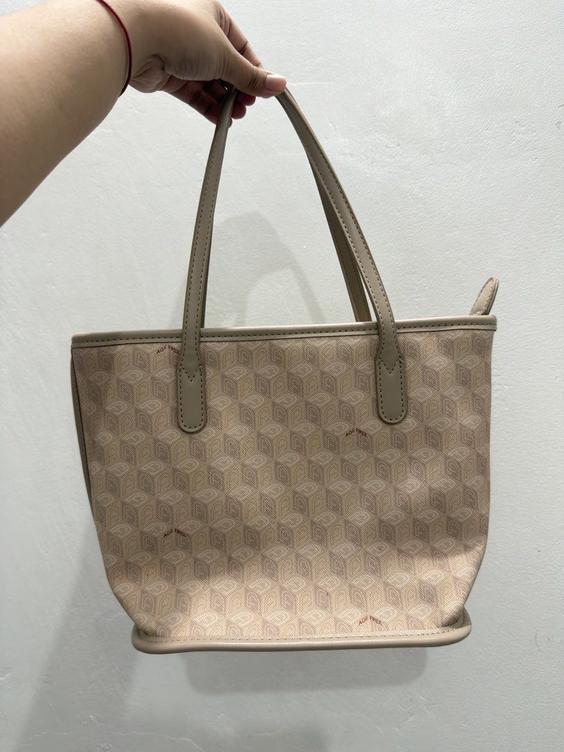 AGEFREE Monogram Tote Bag Beige (Category: Tote Bags) located in Bacoor. Submitted by katie_tephanii (Listing ID 1462375573, Image 2). Description: - Beige tote bag with AGOFREE monogram pattern - Tan leather trim and handles - Secure zipper closure - Interior zippered pocket and slip pocket - Ideal for everyday use - Spacious for your essentials.