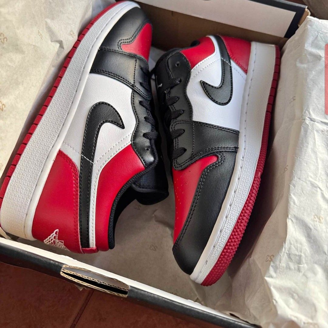 Air Jordan 1 Low breds (Category: Sneakers) located in Quezon City. Submitted by Qualityuseditems (Listing ID 1462399515, Image 1). Description: - Air Jordan 1 Low breds - Classic Gym Red, White, and Black colorway - Size: 7Y (US Youth) - Includes original box - Ideal for everyday use or sneaker collectors.