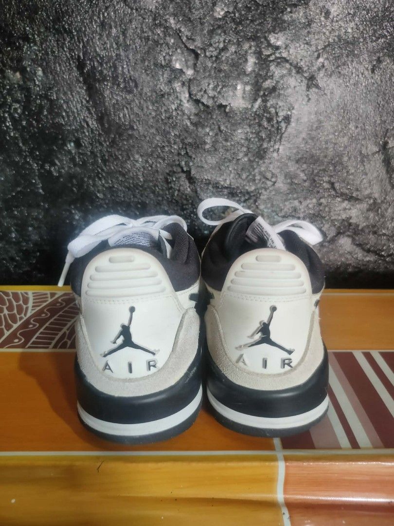 Air Jordan legacy shoes (Category: Sneakers) located in Vinzons. Submitted by khasanche43622 (Listing ID 1462396823, Image 2). Description: No sole sep With minimal heel drag Size 8 mens.