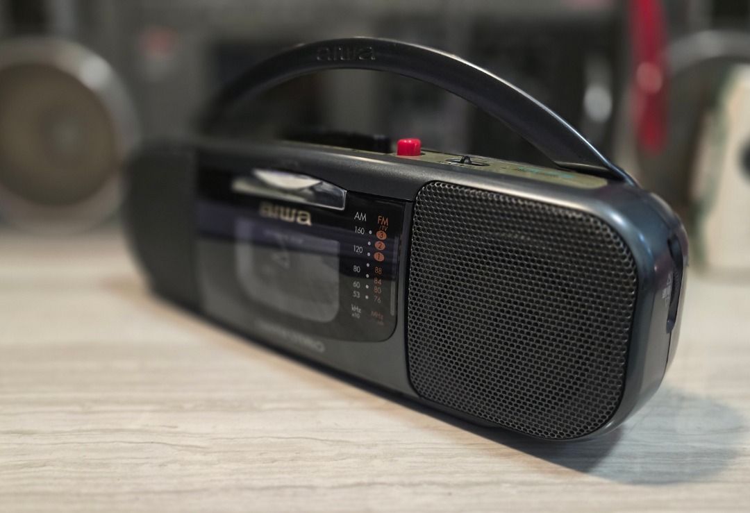 Aiwa CS - P5 (Category: Portable Music Players) located in Manila. Submitted by bryanpotpot18 (Listing ID 1462316818, Image 2). Description: Aiwa CS P5 Radio Am/Fm working Tape working Powered by 4pcs AA battery 2000 neg.