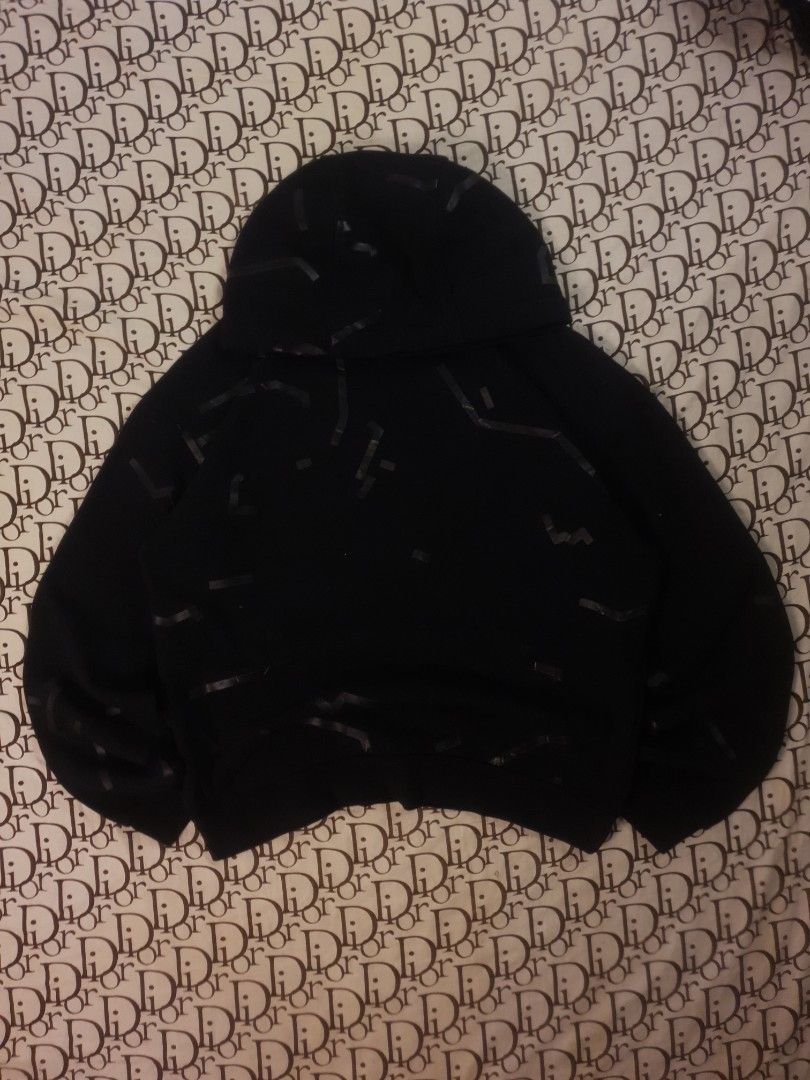 Alexander Wang AOP design (Category: Coats, Jackets and Outerwear) located in San Fernando. Submitted by retro.district. (Listing ID 1462432771, Image 1). Description: - Alexander Wang hoodie - Size: Large (23x26) - Condition: Excellent - issue minor hairlines on the design due to usage - Color Rate: 9.5/10.