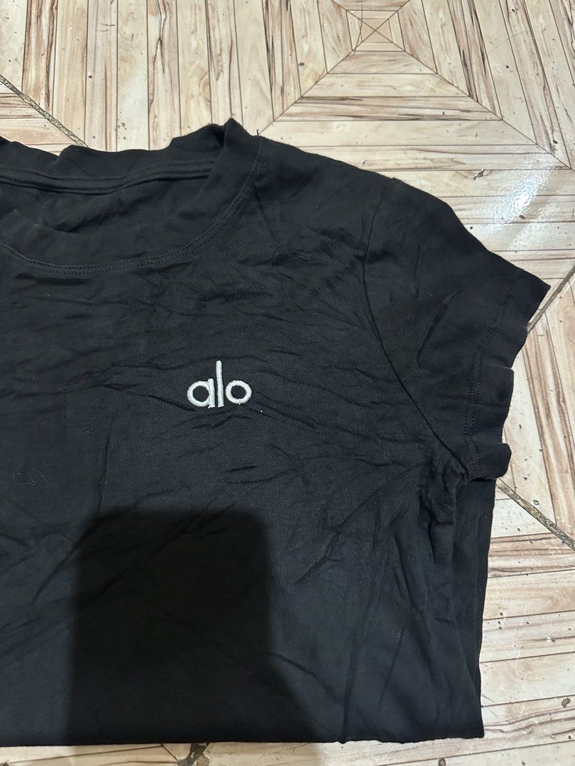 Alo Black T-shirt (Category: Tshirts & Polo Shirts ) located in Angeles City. Submitted by alejeong27 (Listing ID 1462380406, Image 3). Description: - Brand: Alo - Color: Black - Style: Short sleeve, crew neck - Features: Simple logo on chest - Versatile: Perfect for workouts or casual wear - Material: Comfortable.