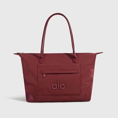 Alo Travel Bag (Category: Beach Bags) located in Manila. Submitted by rcwluxx (Listing ID 1462396648, Image 3). Description: .