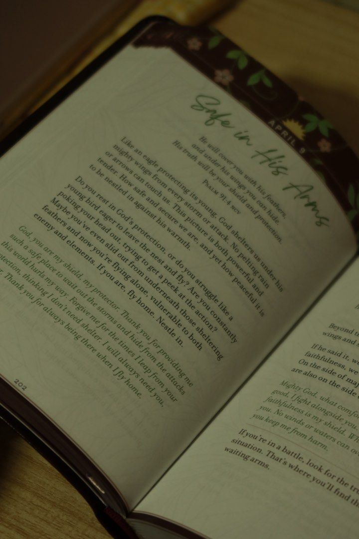Amazing Grace Morning & Evening Devotional (Category: Religion Books) located in Bulacan. Submitted by roses_are_pink (Listing ID 1462416255, Image 2). Description: mop: gcash, maribank, gotyme mod: lalamove, grab express, j&t.