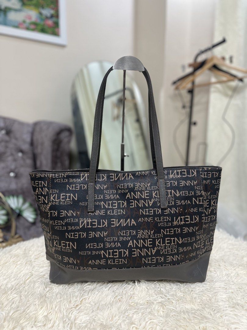 Anne Klein tote bag (Category: Tote Bags) located in Quezon City. Submitted by riavero (Listing ID 1462372546, Image 1). Description: Signs of use dun sa last 2 photos Med up to large.