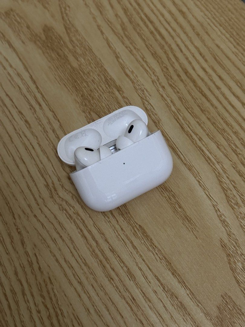 ‼️ NEGOTIABLE ‼️ Apple AirPods Pro 2 — For Sale (Category: Earphones) located in Manila. Submitted by jrpe2021 (Listing ID 1462303203, Image 2). Description: Condition: with Issue. Issue: The Right AirPod has intermittent static/crackling sounds, particularly when walking, moving the head, or when exposed to vibration (e.g. riding on a bumpy road). There is also a noticeable sound that seems like something is moving inside the Right AirPod when s