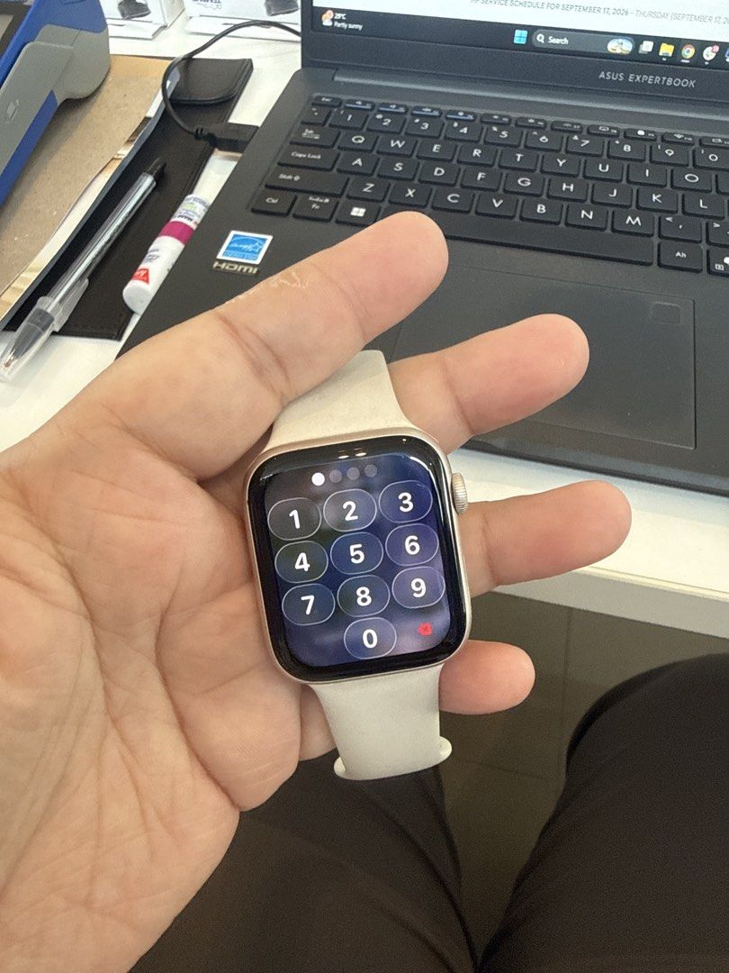 Apple Watch SE 3 (GPS) - Starlight (Category: Wearables & Smart Watches) located in Manila. Submitted by thessagomez5596 (Listing ID 1462267535, Image 1). Description: - Apple Watch SE (3rd Generation) - GPS Model - Color: Starlight - Band: Light Beige (original band) - WatchOS Version: 26.2 - Passcode screen is currently on - Ideal for everyday use - No box natapon na ksi; Unit and charger only -Got this nitong Jan 2026 lang po -Warranty until J