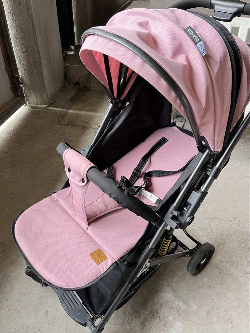 Apruva Ahti Reversible Stroller (Category: Strollers) located in San Jose del Monte. Submitted by springroll1_ (Listing ID 1458684706, Image 1). Description: Reversible Handle: Switch from forward-facing to parent-facing mode instantly to keep an eye on your baby.Ultra-Compact Fold: Folds down small enough to fit into tight car trunks and overhead airplane bins.Newborn Ready: Fully reclines flat, making it safe for infants up to toddlers.Premium 