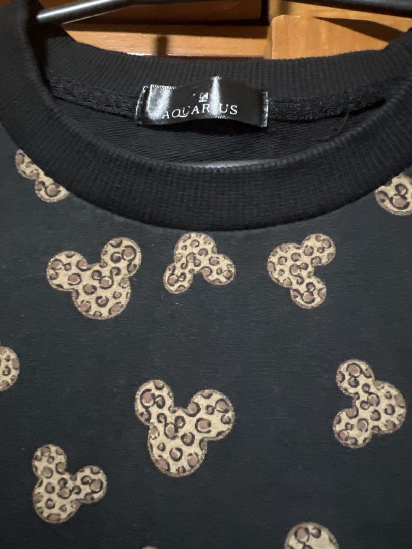 Aquarius Black Mickey Mouse Print Sweatshirt (Category: Longsleeves) located in Pasig City. Submitted by zebteashoppe01 (Listing ID 1462401457, Image 2). Description: - Black sweatshirt with fun all-over Mickey Mouse print - Leopard spot texture on the print - Long sleeves with ribbed cuffs - Ribbed hemline - Ideal for casual wear - Comfortable and stylish Small size 09096535540 Gcash mop Jnt .