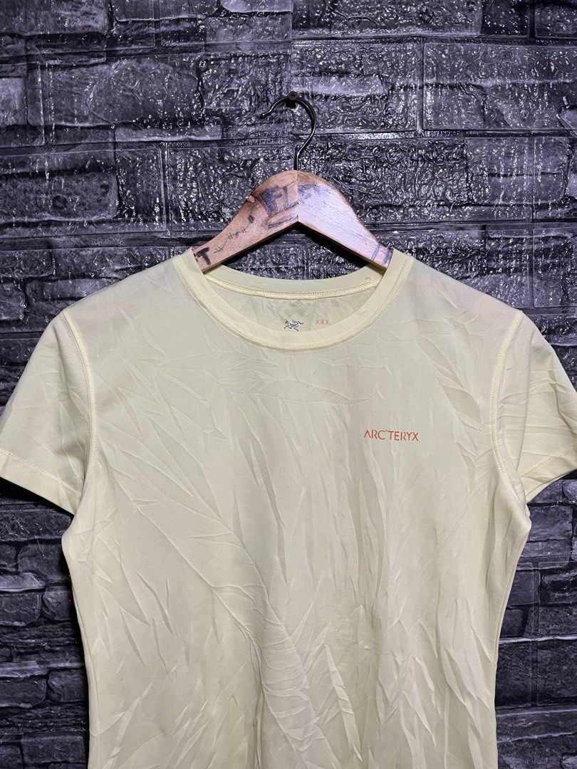 Arc’teryx Logo Shirt (Category: Activewear) located in Manila. Submitted by flex_curation (Listing ID 1462385876, Image 2). Description: 19x24 IN VERY GOOD CONDITION BACOOR CAVITE LOC.