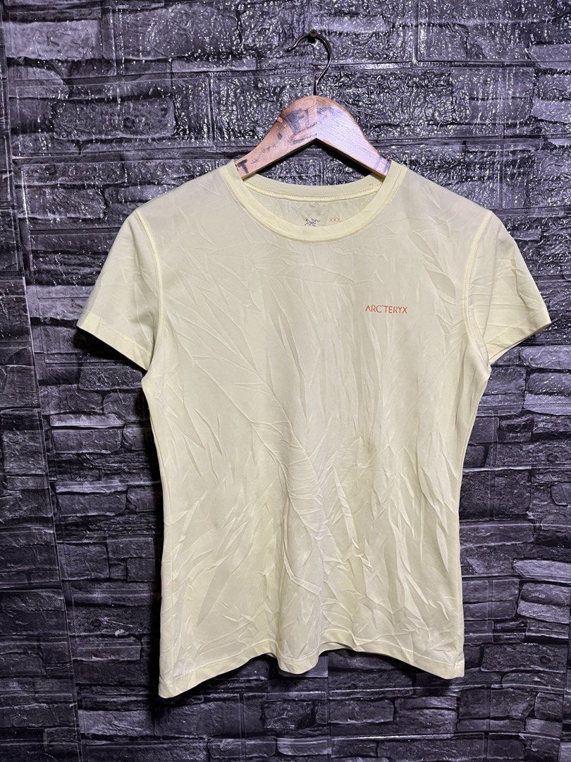 Arc’teryx Logo Shirt (Category: Activewear) located in Manila. Submitted by flex_curation (Listing ID 1462385876, Image 1). Description: 19x24 IN VERY GOOD CONDITION BACOOR CAVITE LOC.