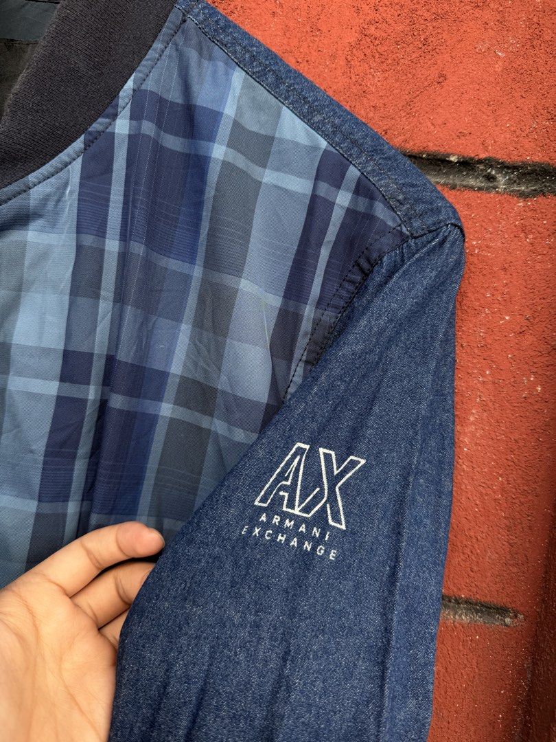 Armani Exchange (Category: Coats, Jackets and Outerwear) located in Baguio. Submitted by mardimercredi14 (Listing ID 1462312990, Image 2). Description: 🔥 Armani Exchange Dimensions: 22*27 Condition: very good Color Rate: 9 ❌ slightly faded garters.