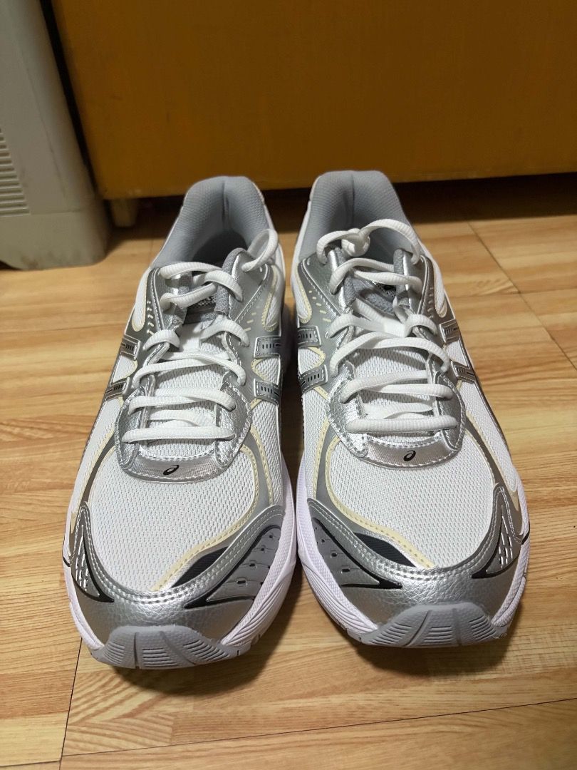 ASICS GT-2160 Running Shoes White Silver (Category: Sneakers) located in Caloocan City. Submitted by brightfox.935d92 (Listing ID 1462408577, Image 3). Description: PTPA For Sale ASICS GT-2160 in White Pure Silver US 9 Pair only - 4000 Php Never used, fitted only bought from JAPAN 📍Pampanga / UBelt Manila meetups 📦 Open for shipping.