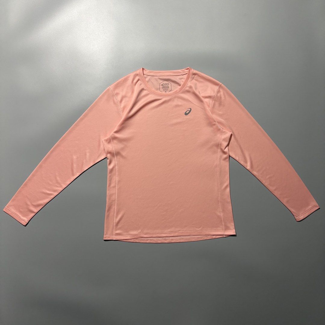 ASICS Modern Reflective Long Sleeve Top (Category: Activewear) located in Tayabas. Submitted by tayabaskartell (Listing ID 1462404870, Image 1). Description: ASICS Modern Reflective Long Sleeve Top Clean modern ASICS performance top featuring lightweight knit and reflective logo. ASICS has long been celebrated as a premier Japanese athletic equipment and apparel manufacturer, recognized globally for performance running gear. This garment represen