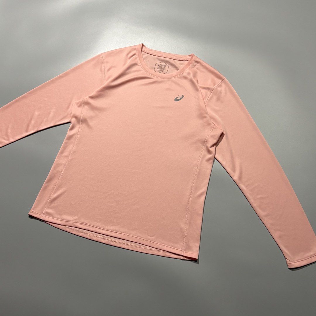ASICS Modern Reflective Long Sleeve Top (Category: Activewear) located in Tayabas. Submitted by tayabaskartell (Listing ID 1462404870, Image 3). Description: ASICS Modern Reflective Long Sleeve Top Clean modern ASICS performance top featuring lightweight knit and reflective logo. ASICS has long been celebrated as a premier Japanese athletic equipment and apparel manufacturer, recognized globally for performance running gear. This garment represen