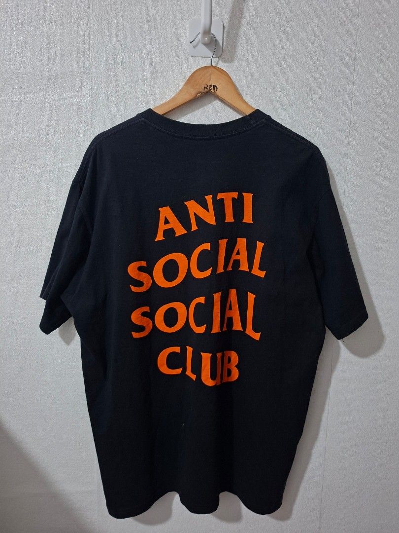 Assc x undefeated paranoid tee (Category: Tshirts & Polo Shirts ) located in Cavite. Submitted by labbudds20 (Listing ID 1462323934, Image 3). Description: anti social socila club x undefeated paranoid tee size xl armpit to armpit 24 inches length 31 inches used in excellent condition bawal sa maselan.