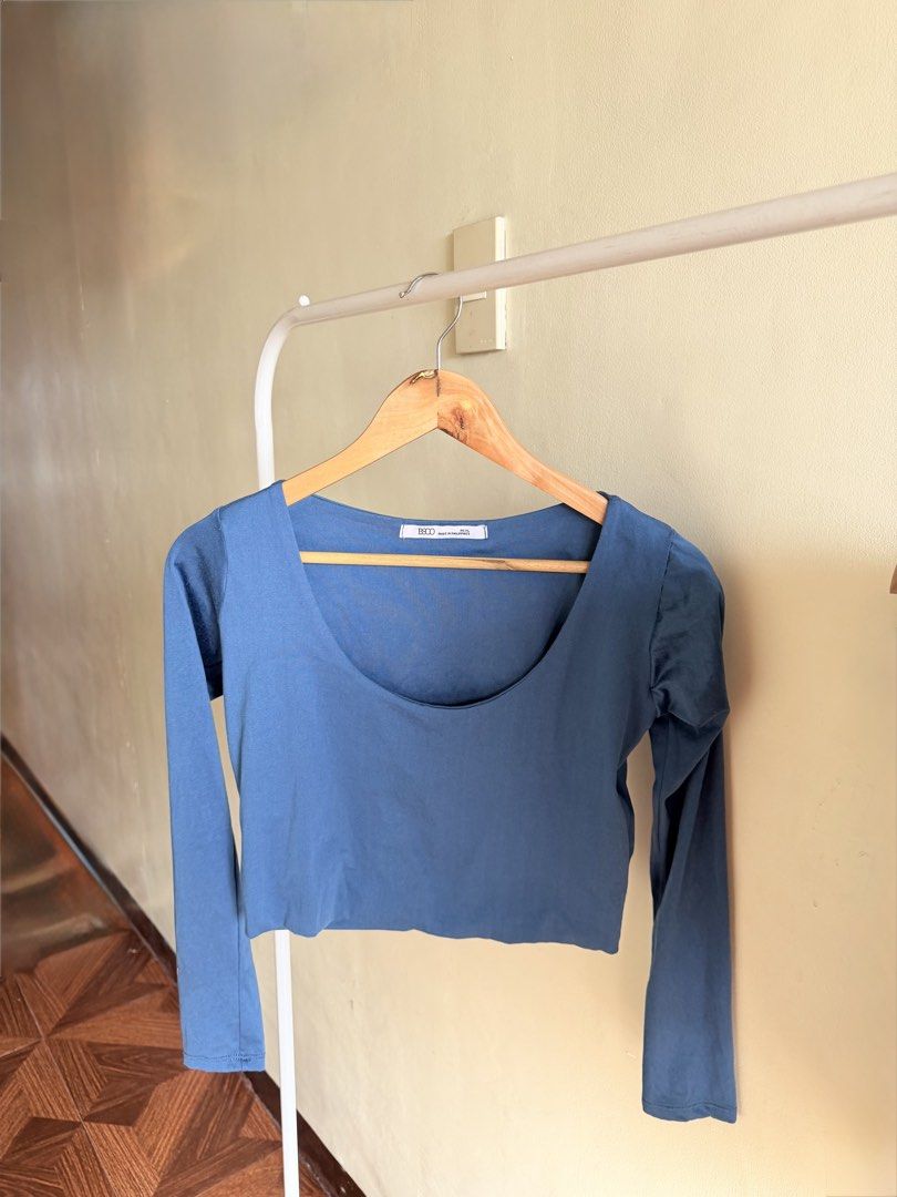 Assorted Basic Cropped Tops (Category: Others Tops) located in Manila. Submitted by hirayawrites (Listing ID 1462400556, Image 3). Description: PAUBOS SALE TOP! 🛍️🎀.